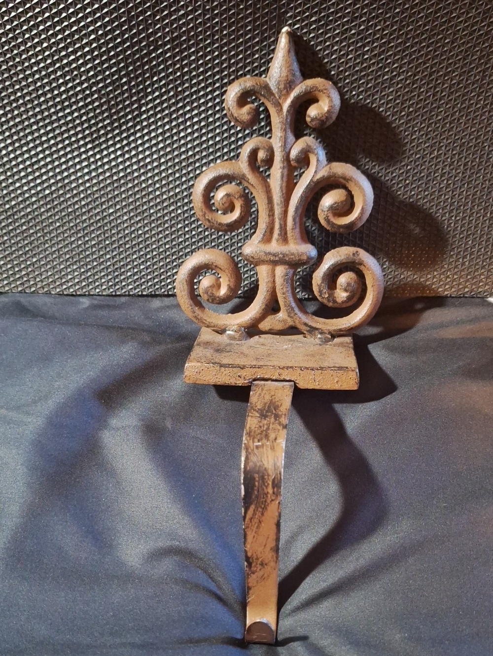 Rustic Scroll Iron Wall Hook - Brown Home Wall Decor
